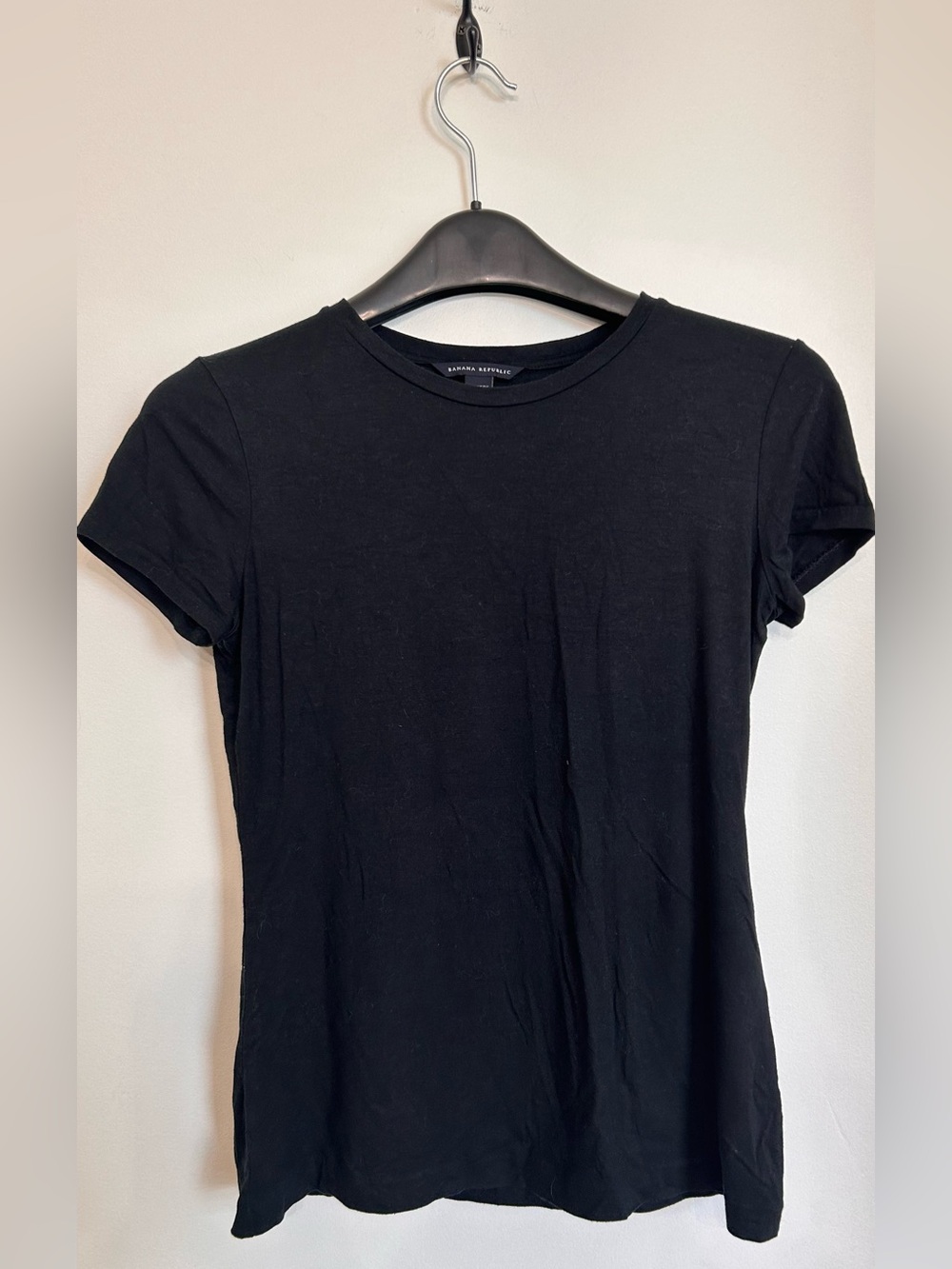 BANANA REPUBLIC FITTED TEE